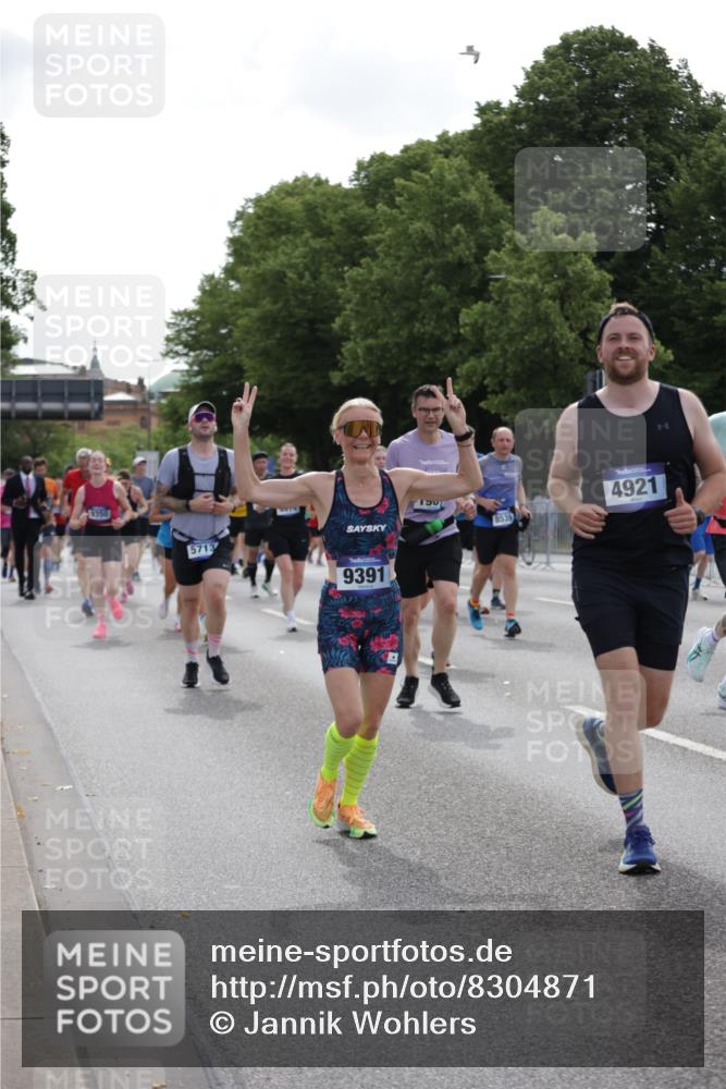29.06.2025 - hella hamburg halbmarathon Jannik Wohlers http://msf.ph/oto/8304871 29.06.2025 10:37:40 Lombardsbrücke 1196, 1394, 1578, 1799, 1901, 1966, 1985, 2786, 3242, 3716, 3880, 4414, 4921, 5300, 5713, 6199, 6362, 6697, 7118, 7165, 7244, 7552, 7629, 7696, 7914, 8198, 8199, 8539, 8615, 8696, 9350, 9391, 10025, 11152, 11164, 11421, 11456, 11457, 11479, 11543, 12573, 12892, 12997, 13103, 13442, 14018, 14163, 15002, 15329, 15355, 15417, 15418, 15511, 15562, 15762, 16211, 16220, 16360, 16658, 16876, 17053, 17389, 18572, 18592, 18937 meine-sportfotos.de