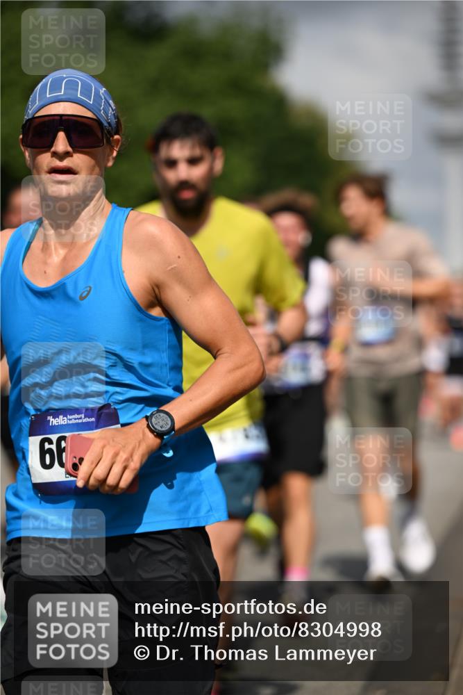 29.06.2025 - hella hamburg halbmarathon Dr. Thomas Lammeyer http://msf.ph/oto/8304998 29.06.2025 09:54:19 Kennedybrücke 1209, 1358, 1441, 1677, 1697, 2546, 3056, 3626, 4205, 4229, 4380, 4893, 5026, 5472, 5506, 5508, 5752, 5916, 6080, 6429, 6686, 6687, 7026, 7110, 8091, 8574, 8958, 9365, 10064, 10783, 11281, 11284, 11305 meine-sportfotos.de