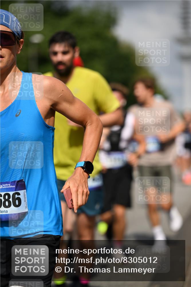 29.06.2025 - hella hamburg halbmarathon Dr. Thomas Lammeyer http://msf.ph/oto/8305012 29.06.2025 09:54:19 Kennedybrücke 1209, 1358, 1441, 1677, 1697, 2546, 3056, 3626, 4205, 4229, 4380, 4893, 5026, 5472, 5506, 5508, 5752, 5916, 6080, 6429, 6686, 6687, 7026, 7110, 8091, 8574, 8958, 9365, 10064, 10783, 11281, 11284, 11305 meine-sportfotos.de
