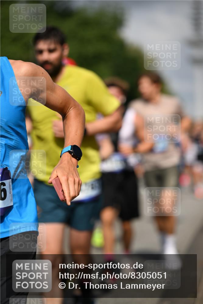 29.06.2025 - hella hamburg halbmarathon Dr. Thomas Lammeyer http://msf.ph/oto/8305051 29.06.2025 09:54:19 Kennedybrücke 1209, 1358, 1441, 1677, 1697, 2546, 3056, 3626, 4205, 4229, 4380, 4893, 5026, 5472, 5506, 5508, 5752, 5916, 6080, 6429, 6686, 6687, 7026, 7110, 8091, 8574, 8958, 9365, 10064, 10783, 11281, 11284, 11305 meine-sportfotos.de