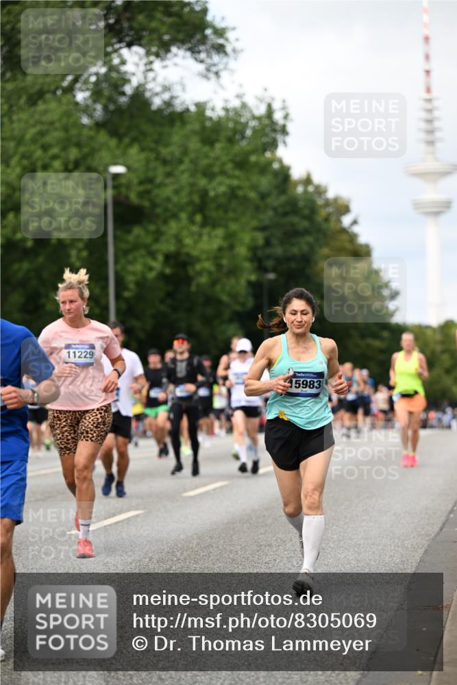 29.06.2025 - hella hamburg halbmarathon Dr. Thomas Lammeyer http://msf.ph/oto/8305069 29.06.2025 10:38:05 Kennedybrücke 1189, 1275, 1764, 1896, 2038, 2526, 2933, 3264, 3340, 3345, 3848, 4433, 4445, 4449, 4807, 4824, 4826, 5096, 5141, 5557, 5561, 5566, 5569, 5691, 5821, 5822, 5887, 6364, 6515, 6516, 6956, 7027, 7565, 7633, 7653, 7982, 8157, 8277, 8349, 8375, 8377, 8383, 8401, 8620, 9258, 9438, 9875, 9995, 10048, 10071, 10561, 10564, 10800, 11111, 11229, 11237, 11338 meine-sportfotos.de