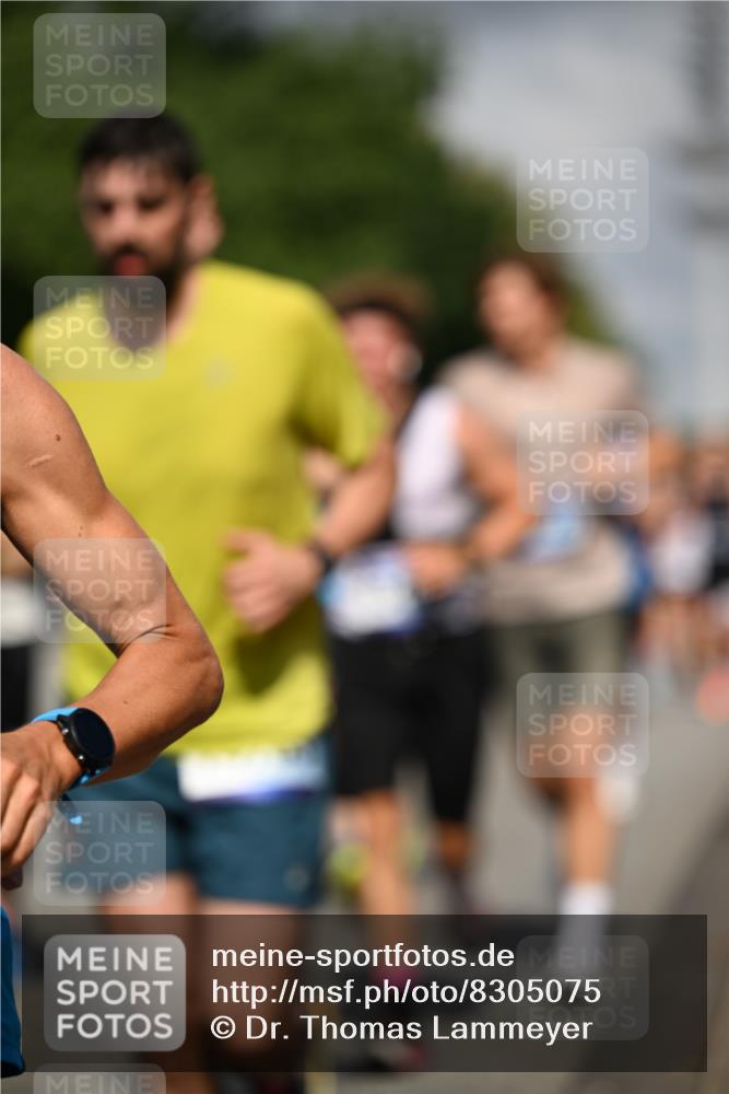 29.06.2025 - hella hamburg halbmarathon Dr. Thomas Lammeyer http://msf.ph/oto/8305075 29.06.2025 09:54:19 Kennedybrücke 1209, 1358, 1441, 1677, 1697, 2546, 3056, 3626, 4205, 4229, 4380, 4893, 5026, 5472, 5506, 5508, 5752, 5916, 6080, 6429, 6686, 6687, 7026, 7110, 8091, 8574, 8958, 9365, 10064, 10783, 11281, 11284, 11305 meine-sportfotos.de