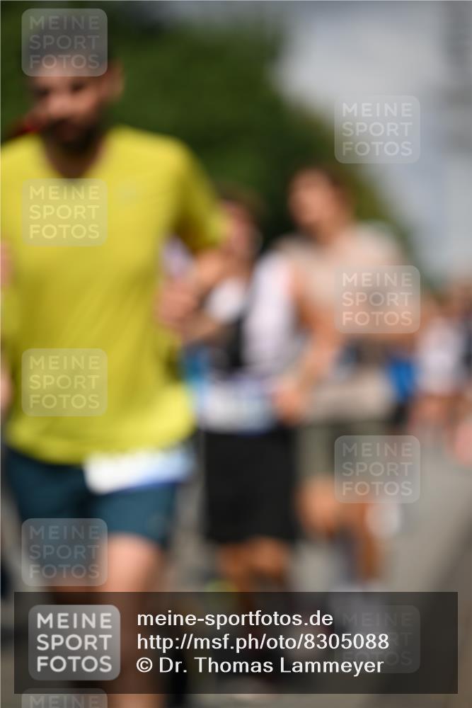 29.06.2025 - hella hamburg halbmarathon Dr. Thomas Lammeyer http://msf.ph/oto/8305088 29.06.2025 09:54:19 Kennedybrücke 1209, 1358, 1441, 1677, 1697, 2546, 3056, 3626, 4205, 4229, 4380, 4893, 5026, 5472, 5506, 5508, 5752, 5916, 6080, 6429, 6686, 6687, 7026, 7110, 8091, 8574, 8958, 9365, 10064, 10783, 11281, 11284, 11305 meine-sportfotos.de