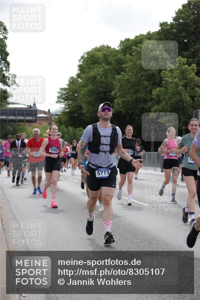 29.06.2025 - hella hamburg halbmarathon Jannik Wohlers http://msf.ph/oto/8305107 29.06.2025 10:37:42 Lombardsbrücke 1196, 1394, 1578, 1742, 1901, 1966, 2786, 3242, 3716, 3880, 4414, 4921, 5300, 5713, 6199, 6200, 6362, 6697, 6930, 7118, 7165, 7244, 7552, 7629, 7696, 7914, 8198, 8199, 8539, 8615, 8696, 9350, 9391, 10025, 10584, 11152, 11164, 11421, 11456, 11457, 11479, 12573, 12892, 12997, 13103, 13442, 14016, 14163, 15002, 15329, 15355, 15417, 15562, 15762, 16211, 16220, 16360, 16658, 16876, 17053, 18572, 18592, 18937 meine-sportfotos.de