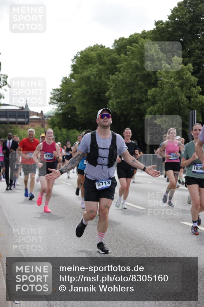 29.06.2025 - hella hamburg halbmarathon Jannik Wohlers http://msf.ph/oto/8305160 29.06.2025 10:37:42 Lombardsbrücke 1196, 1394, 1578, 1742, 1901, 1966, 2786, 3242, 3716, 3880, 4414, 4921, 5300, 5713, 6199, 6200, 6362, 6697, 6930, 7118, 7165, 7244, 7552, 7629, 7696, 7914, 8198, 8199, 8539, 8615, 8696, 9350, 9391, 10025, 10584, 11152, 11164, 11421, 11456, 11457, 11479, 12573, 12892, 12997, 13103, 13442, 14016, 14163, 15002, 15329, 15355, 15417, 15562, 15762, 16211, 16220, 16360, 16658, 16876, 17053, 18572, 18592, 18937 meine-sportfotos.de
