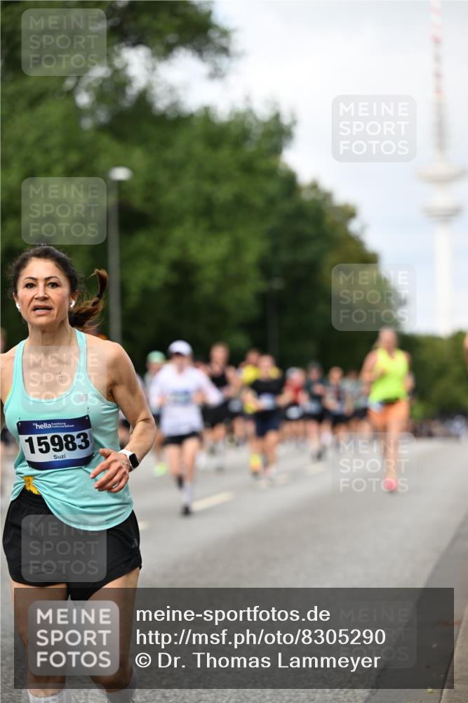 29.06.2025 - hella hamburg halbmarathon Dr. Thomas Lammeyer http://msf.ph/oto/8305290 29.06.2025 10:38:07 Kennedybrücke 1189, 1275, 1764, 1896, 2038, 2276, 2464, 2526, 2933, 3264, 3340, 3345, 3848, 4445, 4807, 4824, 4826, 5096, 5141, 5557, 5561, 5566, 5569, 5691, 5821, 5822, 5887, 6364, 6515, 6516, 6574, 6956, 7027, 7565, 7633, 7653, 7982, 8157, 8277, 8282, 8349, 8375, 8377, 8383, 8401, 8620, 9258, 9438, 9875, 9995, 10007, 10048, 10071, 10561, 10564, 10800, 11111, 11229, 11237, 11338 meine-sportfotos.de