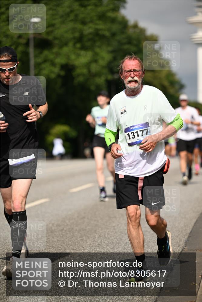 29.06.2025 - hella hamburg halbmarathon Dr. Thomas Lammeyer http://msf.ph/oto/8305617 29.06.2025 10:16:39 Kennedybrücke 1020, 1051, 2531, 2942, 3360, 3363, 4532, 5150, 6489, 7014, 7873, 7907, 8398, 8405, 8917, 9428, 9705, 10067, 10402, 10409, 11025 meine-sportfotos.de