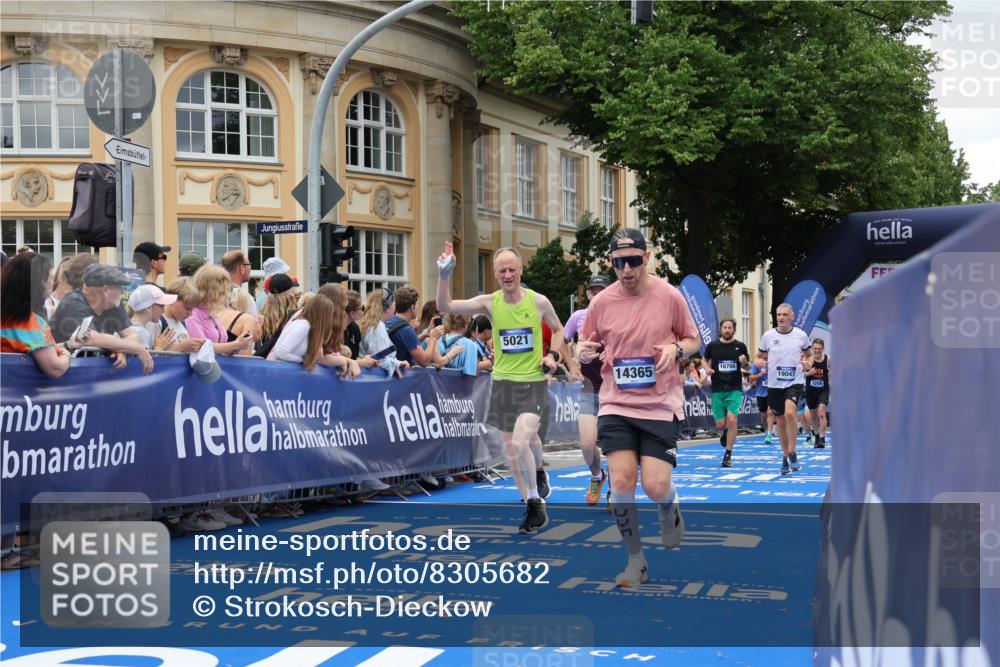 29.06.2025 - hella hamburg halbmarathon Strokosch-Dieckow http://msf.ph/oto/8305682 29.06.2025 10:55:46 Ziel 1143, 1179, 1834, 2612, 3256, 3668, 4772, 4897, 5021, 6569, 6924, 7221, 7976, 8255, 8618, 10212, 12483, 12858, 13474, 14365, 14909, 16401, 16434, 16786, 18125, 18190, 18867, 19047 meine-sportfotos.de