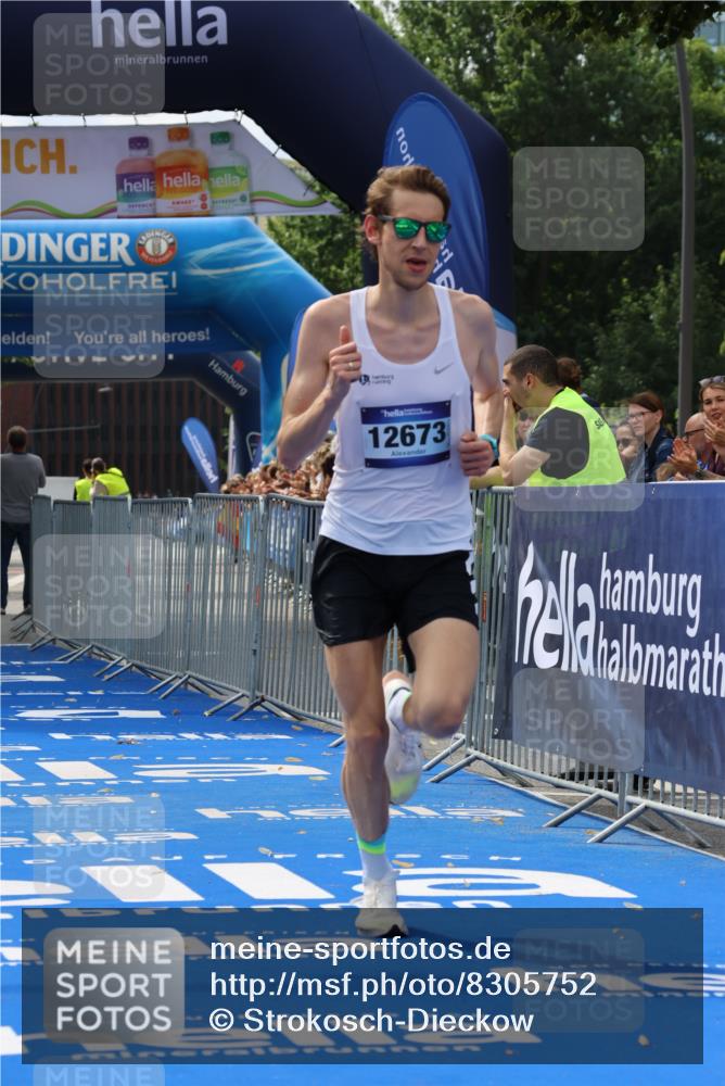 29.06.2025 - hella hamburg halbmarathon Strokosch-Dieckow http://msf.ph/oto/8305752 29.06.2025 10:15:31 Ziel 12673 meine-sportfotos.de