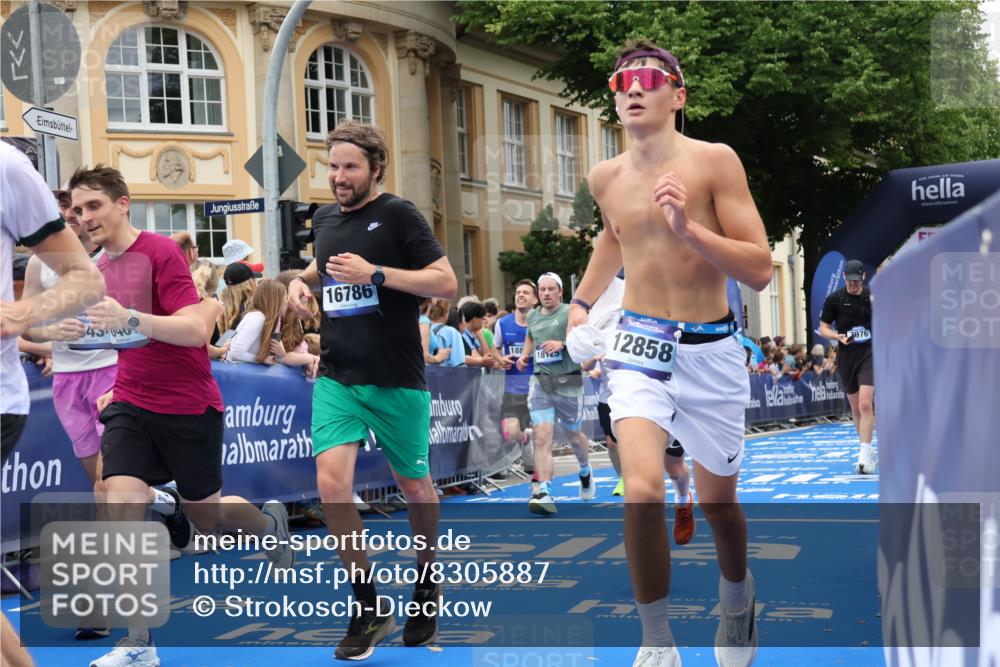 29.06.2025 - hella hamburg halbmarathon Strokosch-Dieckow http://msf.ph/oto/8305887 29.06.2025 10:55:50 Ziel 1179, 2612, 3256, 3668, 4772, 5021, 6569, 7147, 7221, 7976, 8968, 9246, 10084, 12858, 13474, 14365, 15868, 15884, 16401, 16434, 16786, 18125, 18867, 19047 meine-sportfotos.de