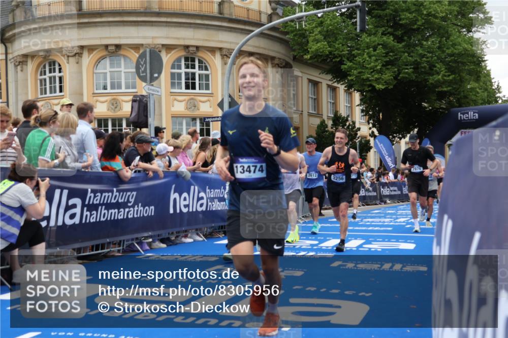 29.06.2025 - hella hamburg halbmarathon Strokosch-Dieckow http://msf.ph/oto/8305956 29.06.2025 10:55:51 Ziel 1179, 2612, 3256, 3668, 4772, 5021, 6569, 7147, 7221, 7976, 8968, 9246, 10084, 12858, 13474, 14365, 14867, 15184, 15868, 15884, 16401, 16434, 16786, 18125, 18867, 19047 meine-sportfotos.de