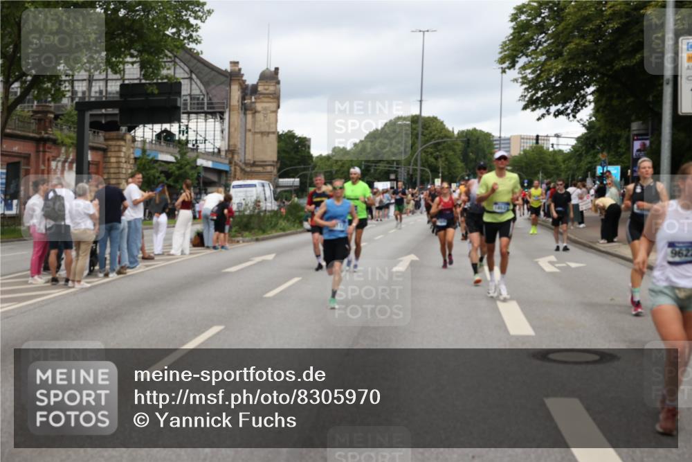29.06.2025 - hella hamburg halbmarathon Yannick Fuchs http://msf.ph/oto/8305970 29.06.2025 10:50:17 20KM 1877, 2083, 2378, 2741, 3042, 4152, 4594, 4813, 5287, 5570, 5721, 5744, 6759, 7037, 7547, 7646, 8311, 8330, 8968, 8996, 9246, 9622, 9884, 9903, 10084, 10093, 10665, 11143, 11554, 11638, 11870, 12590, 12858, 13691, 14408, 14588, 14867, 15134, 15407, 16008, 16009, 16043, 16121, 16620, 16625, 16679, 17268, 17468, 17660, 17993, 18117, 18531, 18634, 18867, 18899, 18966 meine-sportfotos.de