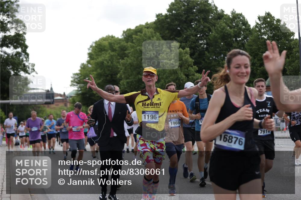 29.06.2025 - hella hamburg halbmarathon Jannik Wohlers http://msf.ph/oto/8306061 29.06.2025 10:37:48 Lombardsbrücke 1196, 1394, 1457, 1596, 1742, 1791, 1901, 1966, 2113, 2498, 2786, 3010, 3242, 3338, 3635, 3636, 3716, 3880, 4414, 4921, 5300, 5713, 6199, 6200, 6751, 6930, 7118, 7165, 7552, 7629, 7868, 7914, 8198, 8199, 8539, 8615, 8696, 9350, 9391, 10025, 10584, 11152, 11812, 12573, 12675, 12677, 12892, 12997, 13103, 13442, 13833, 14016, 14163, 14406, 15101, 15329, 15355, 15417, 15562, 15762, 16061, 16220, 16465, 16658, 16876, 16942, 17053, 18592, 18937 meine-sportfotos.de