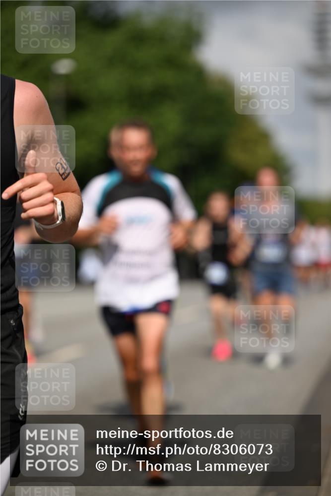 29.06.2025 - hella hamburg halbmarathon Dr. Thomas Lammeyer http://msf.ph/oto/8306073 29.06.2025 09:54:25 Kennedybrücke 1209, 1441, 1677, 1697, 2546, 2579, 3056, 3626, 4205, 4229, 4380, 4888, 4889, 4893, 5026, 5087, 5472, 5506, 5508, 5752, 5916, 6080, 6429, 6639, 6686, 6687, 6721, 7026, 7110, 7284, 8091, 8122, 8319, 8574, 8966, 9313, 10064, 10783, 11281, 11284 meine-sportfotos.de