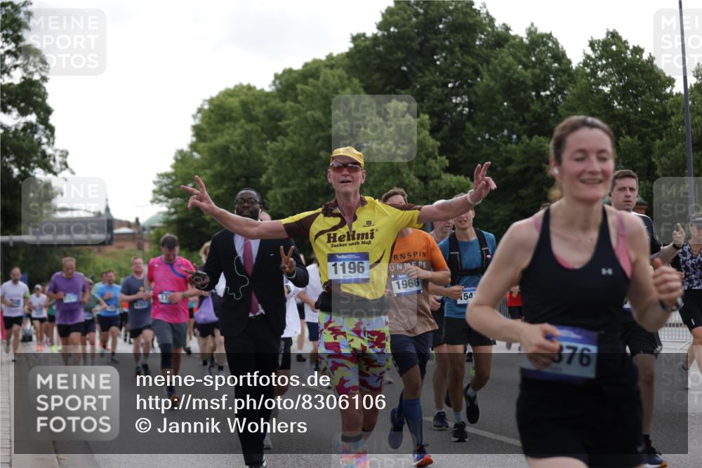 29.06.2025 - hella hamburg halbmarathon Jannik Wohlers http://msf.ph/oto/8306106 29.06.2025 10:37:49 Lombardsbrücke 1196, 1394, 1457, 1596, 1742, 1791, 1901, 1966, 2113, 2498, 2786, 3010, 3242, 3286, 3338, 3635, 3636, 3716, 4414, 4921, 5300, 5713, 6199, 6200, 6751, 6930, 7118, 7165, 7552, 7629, 7868, 7914, 8198, 8199, 8539, 8615, 8696, 8718, 9350, 9391, 10584, 11152, 11812, 12573, 12675, 12677, 12892, 12997, 13103, 13442, 13833, 14016, 14163, 14406, 15101, 15329, 15355, 15417, 15562, 15762, 16061, 16220, 16465, 16658, 16876, 16942, 17053, 18592, 18937 meine-sportfotos.de