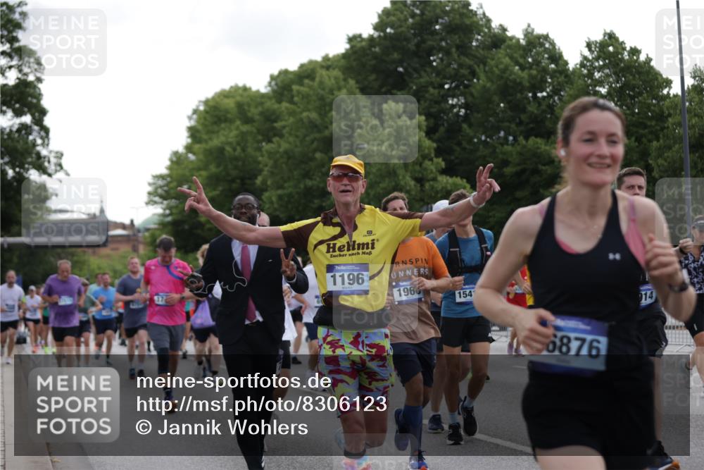 29.06.2025 - hella hamburg halbmarathon Jannik Wohlers http://msf.ph/oto/8306123 29.06.2025 10:37:49 Lombardsbrücke 1196, 1394, 1457, 1596, 1742, 1791, 1901, 1966, 2113, 2498, 2786, 3010, 3242, 3286, 3338, 3635, 3636, 3716, 4414, 4921, 5300, 5713, 6199, 6200, 6751, 6930, 7118, 7165, 7552, 7629, 7868, 7914, 8198, 8199, 8539, 8615, 8696, 8718, 9350, 9391, 10584, 11152, 11812, 12573, 12675, 12677, 12892, 12997, 13103, 13442, 13833, 14016, 14163, 14406, 15101, 15329, 15355, 15417, 15562, 15762, 16061, 16220, 16465, 16658, 16876, 16942, 17053, 18592, 18937 meine-sportfotos.de