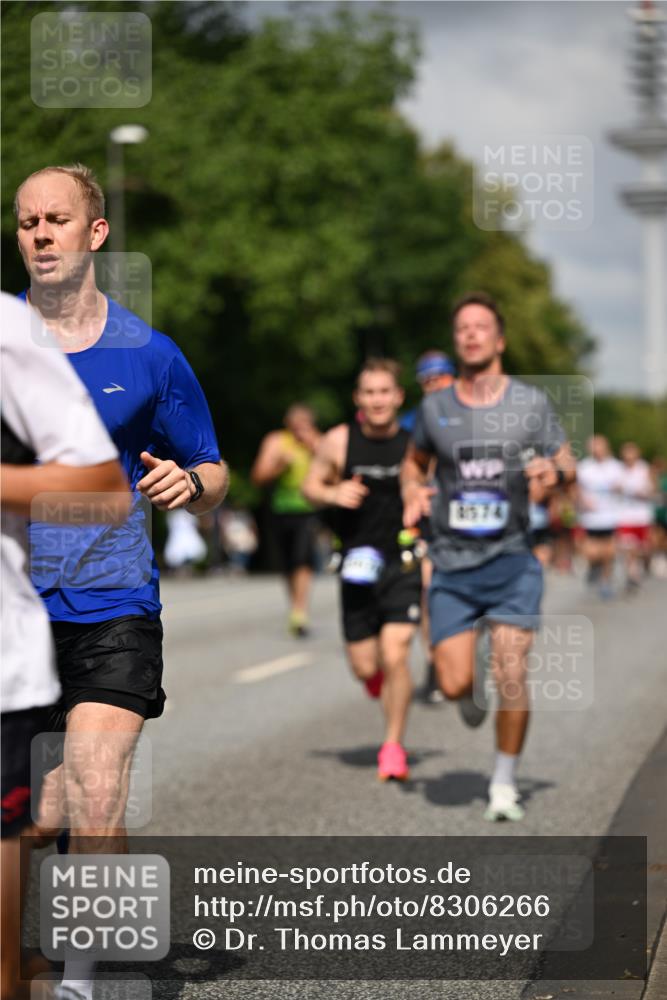 29.06.2025 - hella hamburg halbmarathon Dr. Thomas Lammeyer http://msf.ph/oto/8306266 29.06.2025 09:54:27 Kennedybrücke 1441, 1677, 1697, 1962, 2546, 2579, 3056, 3626, 4229, 4380, 4888, 4889, 4893, 5026, 5087, 5472, 5506, 5752, 5916, 6080, 6429, 6639, 6686, 6687, 6721, 6901, 7026, 7110, 7116, 7284, 7635, 8091, 8122, 8319, 8574, 8966, 9313, 10064, 10783, 11284 meine-sportfotos.de