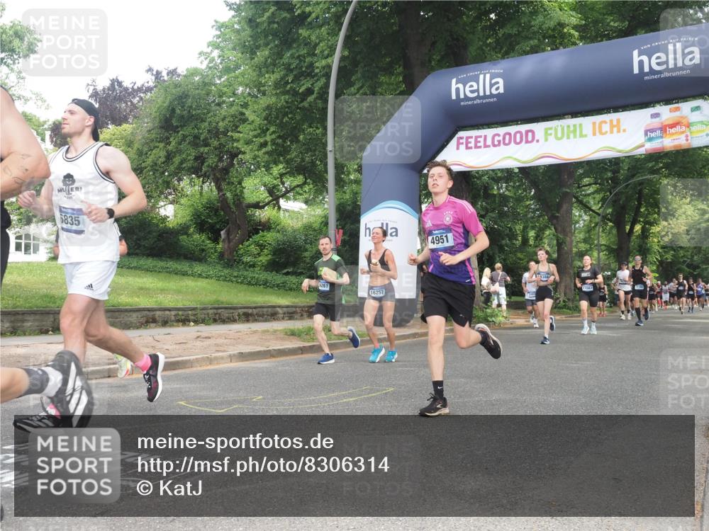 29.06.2025 - hella hamburg halbmarathon KatJ http://msf.ph/oto/8306314 29.06.2025 10:43:59 Zwischen KM18-KM19 2676, 4833, 4940, 4951, 5570, 6835 meine-sportfotos.de