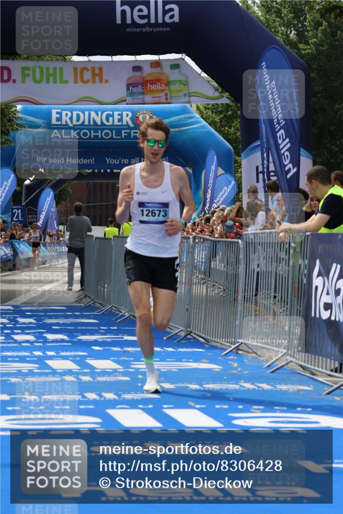 29.06.2025 - hella hamburg halbmarathon Strokosch-Dieckow http://msf.ph/oto/8306428 29.06.2025 10:15:31 Ziel 12673 meine-sportfotos.de