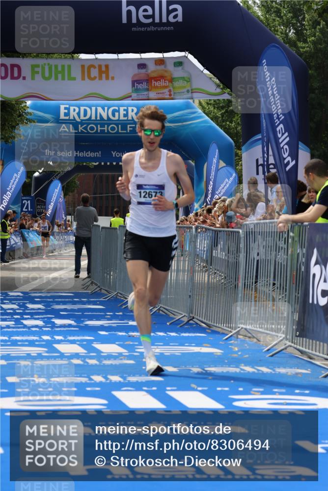 29.06.2025 - hella hamburg halbmarathon Strokosch-Dieckow http://msf.ph/oto/8306494 29.06.2025 10:15:31 Ziel 12673 meine-sportfotos.de