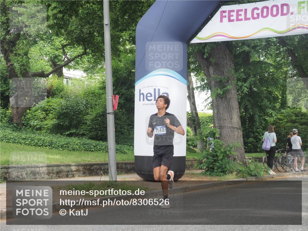 29.06.2025 - hella hamburg halbmarathon KatJ http://msf.ph/oto/8306526 29.06.2025 10:14:35 Zwischen KM18-KM19 7331, 7855 meine-sportfotos.de