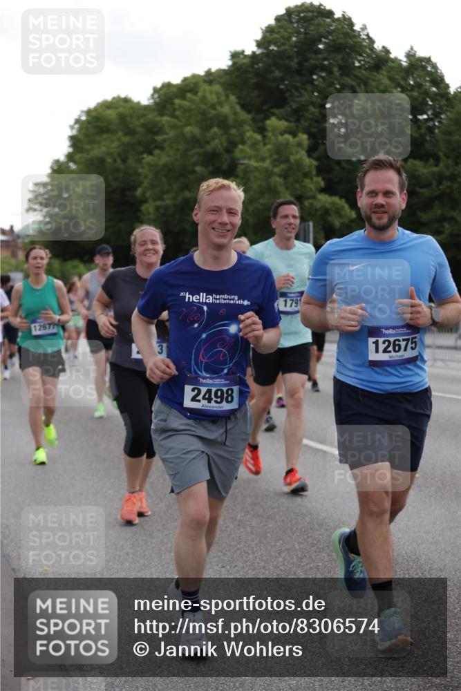 29.06.2025 - hella hamburg halbmarathon Jannik Wohlers http://msf.ph/oto/8306574 29.06.2025 10:37:57 Lombardsbrücke 1196, 1457, 1596, 1742, 1791, 1966, 2113, 2151, 2498, 3010, 3094, 3095, 3242, 3286, 3338, 3635, 3636, 3716, 3777, 3841, 4139, 4155, 4159, 4883, 5085, 5089, 5155, 5300, 5735, 6200, 6751, 6930, 7117, 7165, 7552, 7692, 7868, 7914, 8718, 9424, 9699, 10584, 11728, 11812, 12116, 12573, 12675, 12677, 13000, 13200, 13823, 13833, 14016, 14163, 14406, 15101, 15355, 15417, 15644, 16061, 16174, 16214, 16465, 16658, 16708, 16876, 16942, 17053, 17091, 18709 meine-sportfotos.de