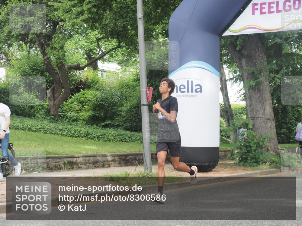29.06.2025 - hella hamburg halbmarathon KatJ http://msf.ph/oto/8306586 29.06.2025 10:14:36 Zwischen KM18-KM19 7142, 7331, 7855 meine-sportfotos.de