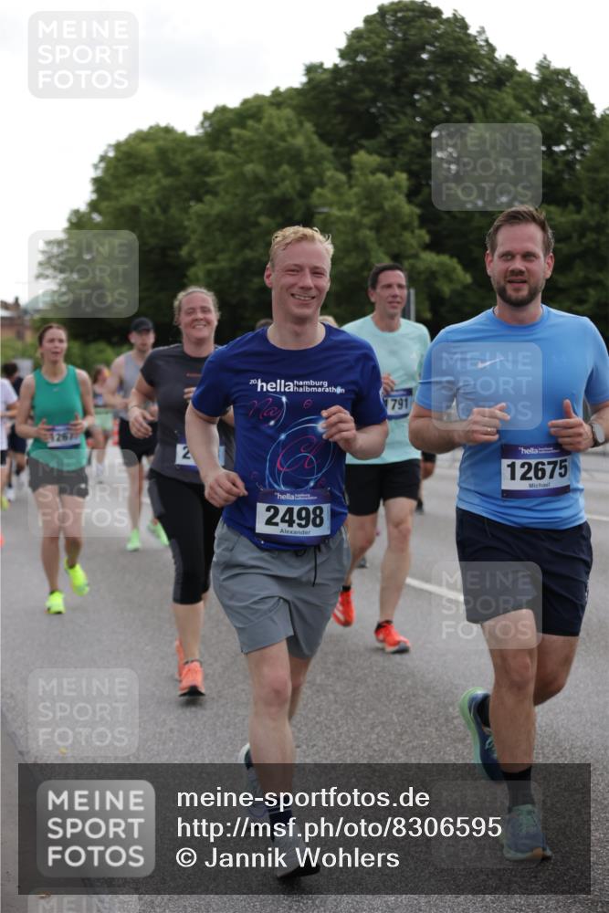 29.06.2025 - hella hamburg halbmarathon Jannik Wohlers http://msf.ph/oto/8306595 29.06.2025 10:37:57 Lombardsbrücke 1196, 1457, 1596, 1742, 1791, 1966, 2113, 2151, 2498, 3010, 3094, 3095, 3242, 3286, 3338, 3635, 3636, 3716, 3777, 3841, 4139, 4155, 4159, 4883, 5085, 5089, 5155, 5300, 5735, 6200, 6751, 6930, 7117, 7165, 7552, 7692, 7868, 7914, 8718, 9424, 9699, 10584, 11728, 11812, 12116, 12573, 12675, 12677, 13000, 13200, 13823, 13833, 14016, 14163, 14406, 15101, 15355, 15417, 15644, 16061, 16174, 16214, 16465, 16658, 16708, 16876, 16942, 17053, 17091, 18709 meine-sportfotos.de
