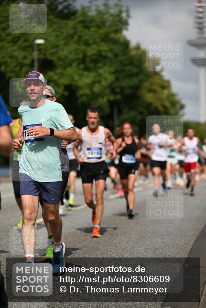 29.06.2025 - hella hamburg halbmarathon Dr. Thomas Lammeyer http://msf.ph/oto/8306609 29.06.2025 09:54:30 Kennedybrücke 1256, 1441, 1677, 1962, 2546, 2579, 3056, 4888, 4889, 4893, 5026, 5087, 5472, 5506, 5752, 5916, 6080, 6429, 6639, 6721, 6901, 7110, 7116, 7284, 7635, 8091, 8122, 8319, 8574, 8966, 9313, 10064, 10469, 10783, 11284 meine-sportfotos.de