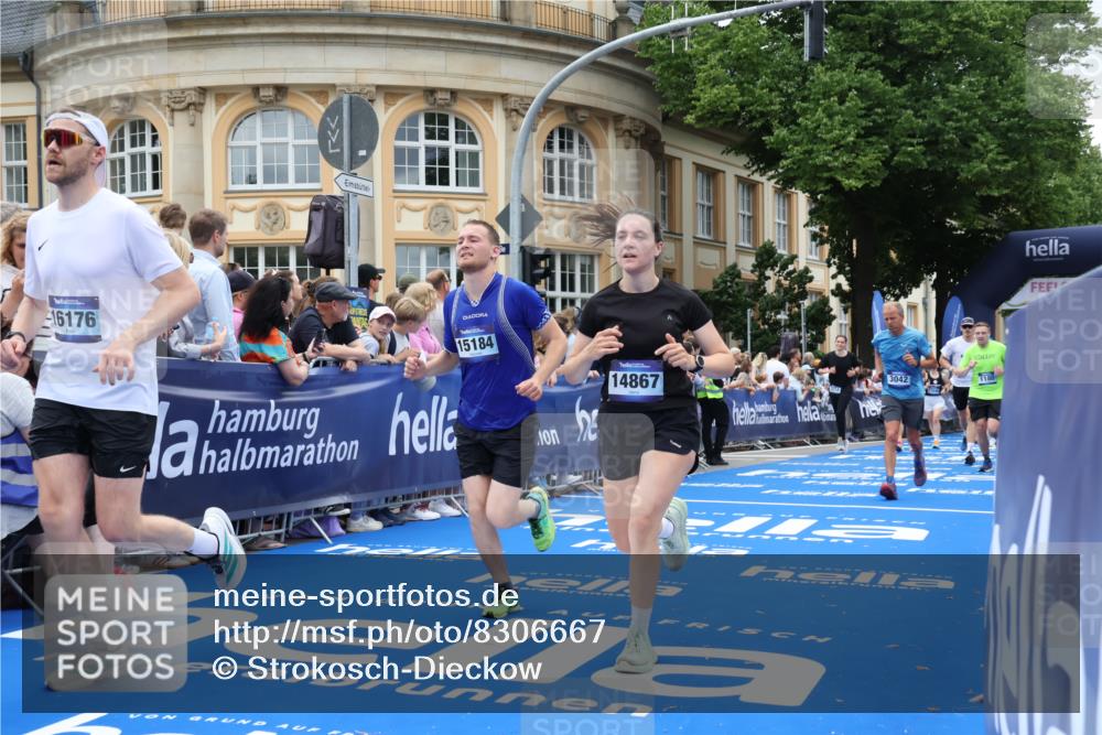 29.06.2025 - hella hamburg halbmarathon Strokosch-Dieckow http://msf.ph/oto/8306667 29.06.2025 10:56:01 Ziel 1180, 3042, 3058, 4594, 4813, 5492, 5570, 7147, 7594, 8330, 8968, 9246, 10084, 12545, 14867, 15184, 15868, 15884, 16176, 17640, 17642, 18212 meine-sportfotos.de
