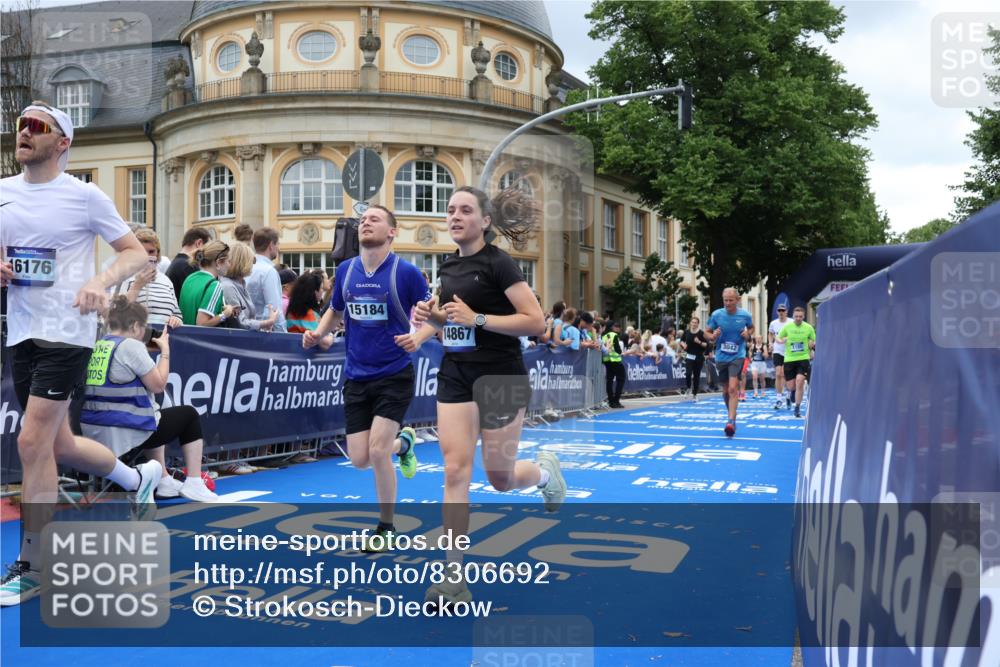 29.06.2025 - hella hamburg halbmarathon Strokosch-Dieckow http://msf.ph/oto/8306692 29.06.2025 10:56:01 Ziel 1180, 3042, 3058, 4594, 4813, 5492, 5570, 7147, 7594, 8330, 8968, 9246, 10084, 12545, 14867, 15184, 15868, 15884, 16176, 17640, 17642, 18212 meine-sportfotos.de