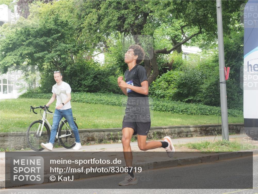 29.06.2025 - hella hamburg halbmarathon KatJ http://msf.ph/oto/8306719 29.06.2025 10:14:36 Zwischen KM18-KM19 7142, 7331, 7855 meine-sportfotos.de