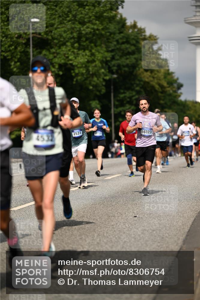 29.06.2025 - hella hamburg halbmarathon Dr. Thomas Lammeyer http://msf.ph/oto/8306754 29.06.2025 10:16:46 Kennedybrücke 1020, 1051, 2531, 2942, 3360, 3363, 4187, 4532, 6489, 7014, 7873, 8398, 8405, 8917, 9705, 10067, 10409, 11025 meine-sportfotos.de