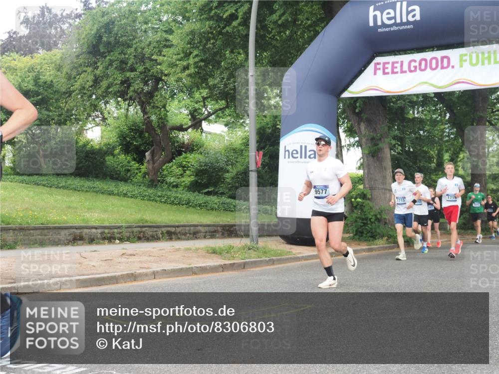 29.06.2025 - hella hamburg halbmarathon KatJ http://msf.ph/oto/8306803 29.06.2025 10:44:05 Zwischen KM18-KM19 1719, 2883, 4951 meine-sportfotos.de