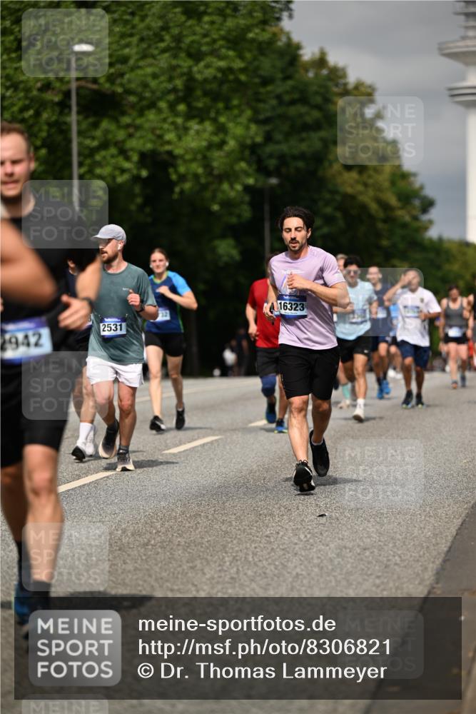 29.06.2025 - hella hamburg halbmarathon Dr. Thomas Lammeyer http://msf.ph/oto/8306821 29.06.2025 10:16:47 Kennedybrücke 1020, 1051, 2531, 2942, 3360, 3363, 4187, 4532, 6489, 7014, 7873, 8398, 8405, 8917, 9705, 10067, 10409, 11025 meine-sportfotos.de