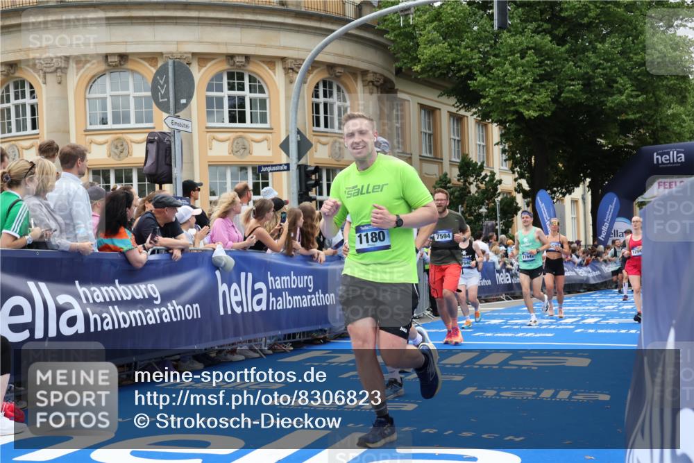 29.06.2025 - hella hamburg halbmarathon Strokosch-Dieckow http://msf.ph/oto/8306823 29.06.2025 10:56:05 Ziel 1180, 3042, 3058, 4594, 4813, 5492, 5570, 7594, 8330, 8639, 9907, 12545, 14363, 14867, 15184, 15484, 16113, 16176, 16634, 17640, 17642, 18212 meine-sportfotos.de