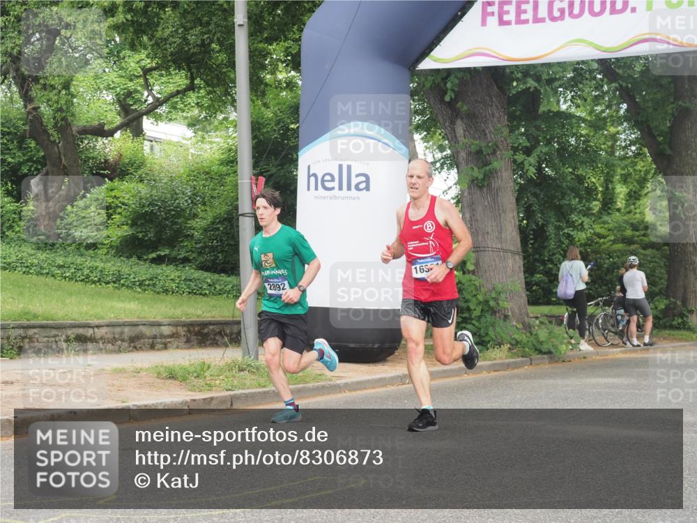 29.06.2025 - hella hamburg halbmarathon KatJ http://msf.ph/oto/8306873 29.06.2025 10:14:40 Zwischen KM18-KM19 2892, 7142, 7855 meine-sportfotos.de