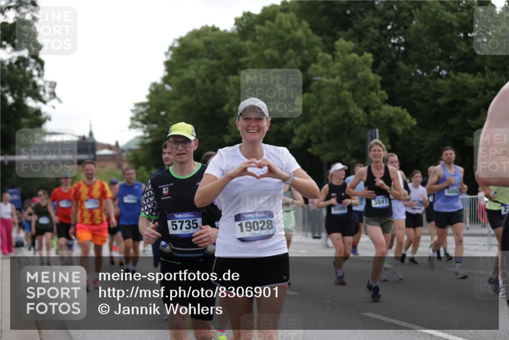 29.06.2025 - hella hamburg halbmarathon Jannik Wohlers http://msf.ph/oto/8306901 29.06.2025 10:38:01 Lombardsbrücke 1457, 1596, 1721, 1742, 1791, 2113, 2151, 2498, 3010, 3094, 3095, 3216, 3286, 3338, 3635, 3636, 3716, 3777, 3841, 4139, 4155, 4159, 4883, 5085, 5089, 5155, 5300, 5617, 5684, 5735, 6200, 6751, 6930, 7117, 7371, 7561, 7692, 7868, 8635, 8718, 9424, 9699, 10584, 11728, 11812, 12116, 12577, 12675, 12677, 13000, 13200, 13823, 13833, 14016, 14096, 14406, 15101, 15417, 15644, 16061, 16174, 16214, 16465, 16708, 16942, 17091, 17478, 18709 meine-sportfotos.de
