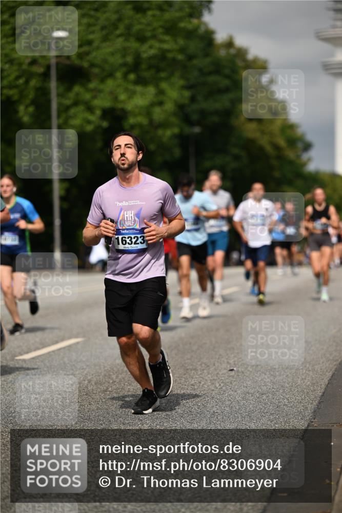 29.06.2025 - hella hamburg halbmarathon Dr. Thomas Lammeyer http://msf.ph/oto/8306904 29.06.2025 10:16:49 Kennedybrücke 1020, 1051, 2531, 2942, 3360, 4187, 4532, 6489, 7014, 7873, 8398, 8405, 9705, 10409, 11025 meine-sportfotos.de