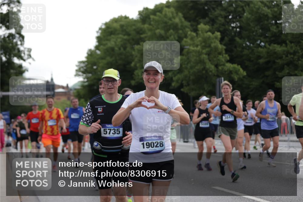 29.06.2025 - hella hamburg halbmarathon Jannik Wohlers http://msf.ph/oto/8306915 29.06.2025 10:38:01 Lombardsbrücke 1457, 1596, 1721, 1742, 1791, 2113, 2151, 2498, 3010, 3094, 3095, 3216, 3286, 3338, 3635, 3636, 3716, 3777, 3841, 4139, 4155, 4159, 4883, 5085, 5089, 5155, 5300, 5617, 5684, 5735, 6200, 6751, 6930, 7117, 7371, 7561, 7692, 7868, 8635, 8718, 9424, 9699, 10584, 11728, 11812, 12116, 12577, 12675, 12677, 13000, 13200, 13823, 13833, 14016, 14096, 14406, 15101, 15417, 15644, 16061, 16174, 16214, 16465, 16708, 16942, 17091, 17478, 18709 meine-sportfotos.de
