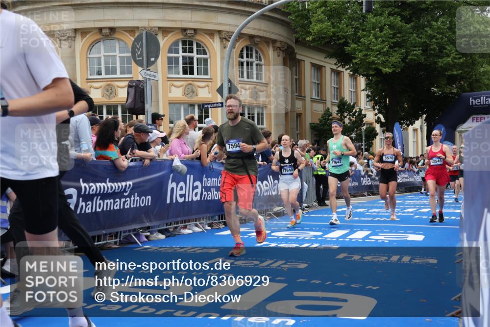 29.06.2025 - hella hamburg halbmarathon Strokosch-Dieckow http://msf.ph/oto/8306929 29.06.2025 10:56:06 Ziel 1180, 3042, 3058, 4594, 4813, 5492, 5570, 7594, 8330, 8639, 9907, 12545, 14363, 15484, 16113, 16176, 16634, 17468, 17640, 17642, 18212 meine-sportfotos.de