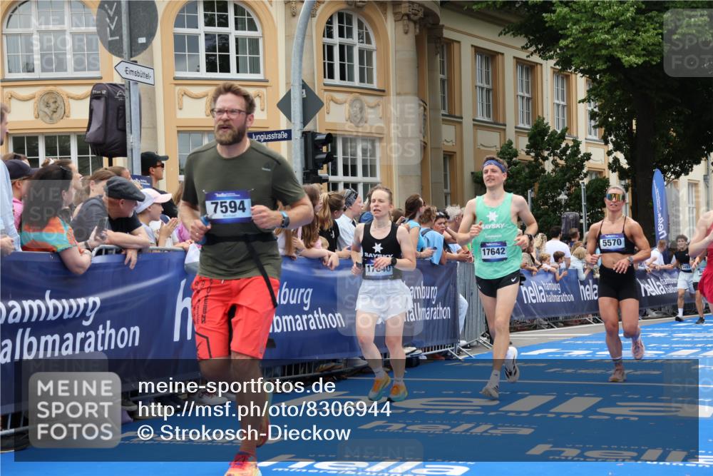 29.06.2025 - hella hamburg halbmarathon Strokosch-Dieckow http://msf.ph/oto/8306944 29.06.2025 10:56:06 Ziel 1180, 3042, 3058, 4594, 4813, 5492, 5570, 7594, 8330, 8639, 9907, 12545, 14363, 15484, 16113, 16176, 16634, 17468, 17640, 17642, 18212 meine-sportfotos.de