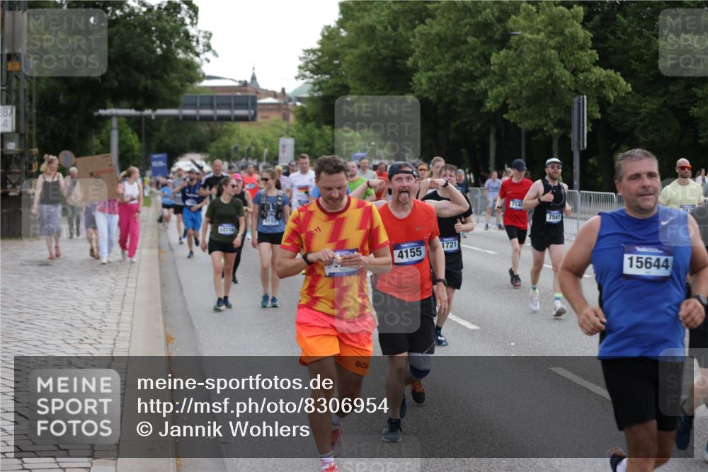 29.06.2025 - hella hamburg halbmarathon Jannik Wohlers http://msf.ph/oto/8306954 29.06.2025 10:38:06 Lombardsbrücke 1721, 1791, 2113, 2151, 2576, 2660, 3010, 3094, 3095, 3216, 3286, 3323, 3338, 3635, 3636, 3726, 3777, 3841, 4028, 4139, 4155, 4159, 4316, 4883, 5085, 5089, 5155, 5617, 5684, 5735, 6695, 6696, 6875, 7117, 7148, 7371, 7561, 7692, 7868, 8635, 8718, 9004, 9424, 9699, 11635, 11697, 11728, 12075, 12116, 12577, 12675, 12677, 13000, 13200, 13823, 13833, 14096, 14406, 15101, 15644, 16174, 16214, 16465, 16708, 16942, 17091, 17250, 17478, 18471, 18709 meine-sportfotos.de