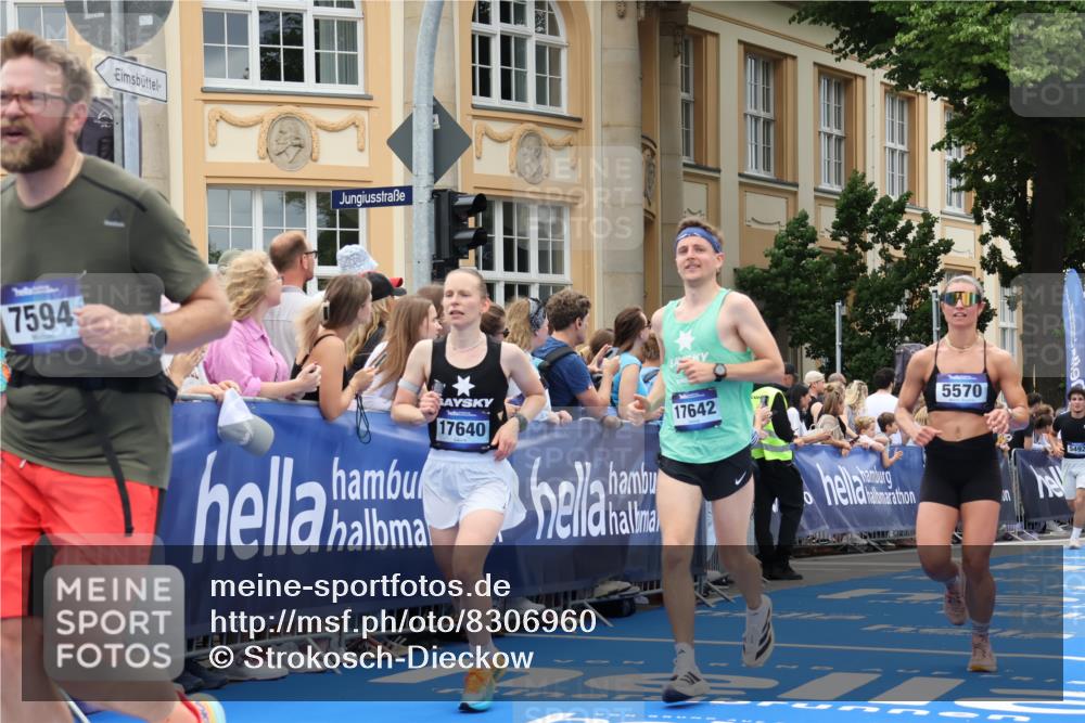 29.06.2025 - hella hamburg halbmarathon Strokosch-Dieckow http://msf.ph/oto/8306960 29.06.2025 10:56:07 Ziel 1180, 1193, 3042, 3058, 4594, 4813, 5465, 5492, 5570, 7594, 8330, 8639, 9907, 10789, 12545, 14363, 15484, 16113, 16634, 17468, 17640, 17642, 18212 meine-sportfotos.de