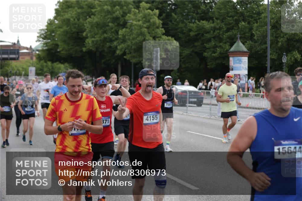 29.06.2025 - hella hamburg halbmarathon Jannik Wohlers http://msf.ph/oto/8306973 29.06.2025 10:38:07 Lombardsbrücke 1721, 1791, 2113, 2151, 2576, 2660, 3010, 3094, 3095, 3216, 3286, 3323, 3338, 3635, 3636, 3726, 3777, 3841, 4028, 4139, 4155, 4159, 4259, 4260, 4316, 4883, 5085, 5089, 5155, 5617, 5684, 5735, 5913, 6695, 6696, 6875, 7117, 7148, 7371, 7561, 7692, 7868, 8635, 8718, 9004, 9424, 9699, 11635, 11697, 11728, 12075, 12116, 12577, 12677, 13000, 13200, 13823, 13833, 14096, 15101, 15644, 16174, 16214, 16708, 17091, 17250, 17333, 17478, 18471, 18709 meine-sportfotos.de