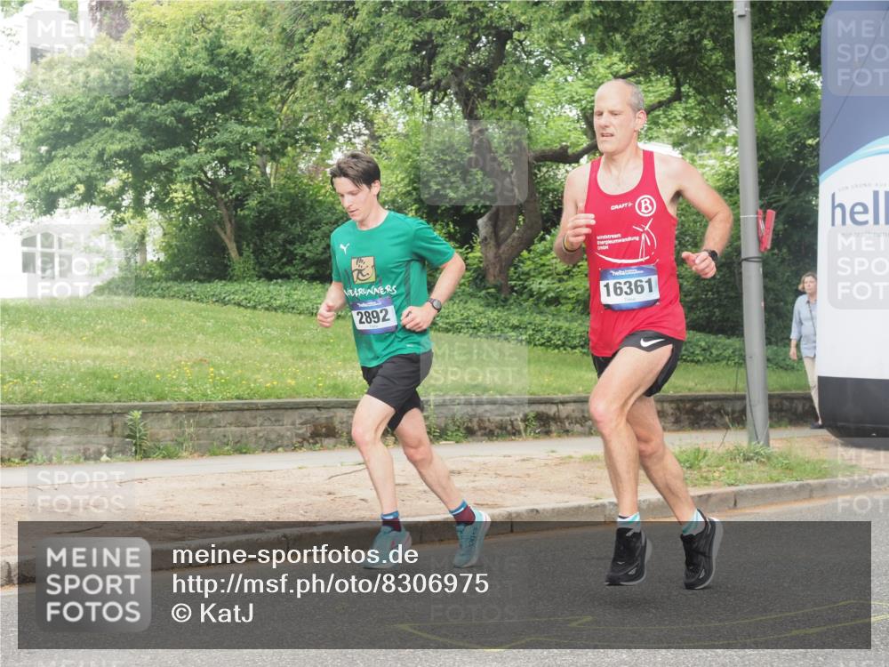 29.06.2025 - hella hamburg halbmarathon KatJ http://msf.ph/oto/8306975 29.06.2025 10:14:40 Zwischen KM18-KM19 2892, 7142, 7855 meine-sportfotos.de