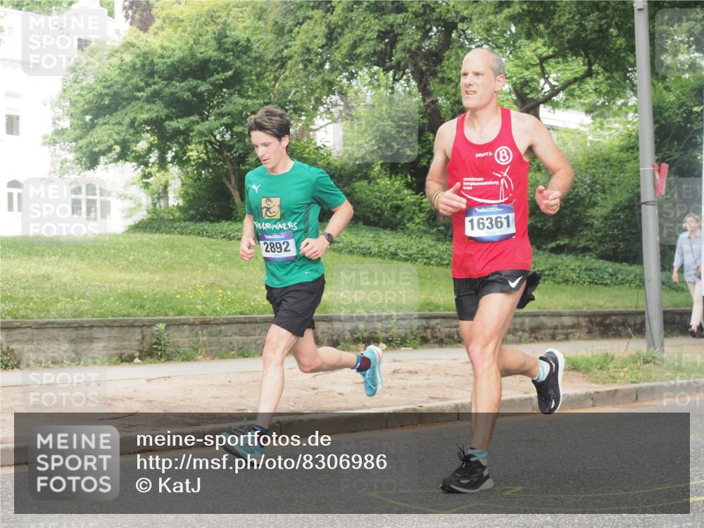 29.06.2025 - hella hamburg halbmarathon KatJ http://msf.ph/oto/8306986 29.06.2025 10:14:41 Zwischen KM18-KM19 2892, 7142, 7855 meine-sportfotos.de