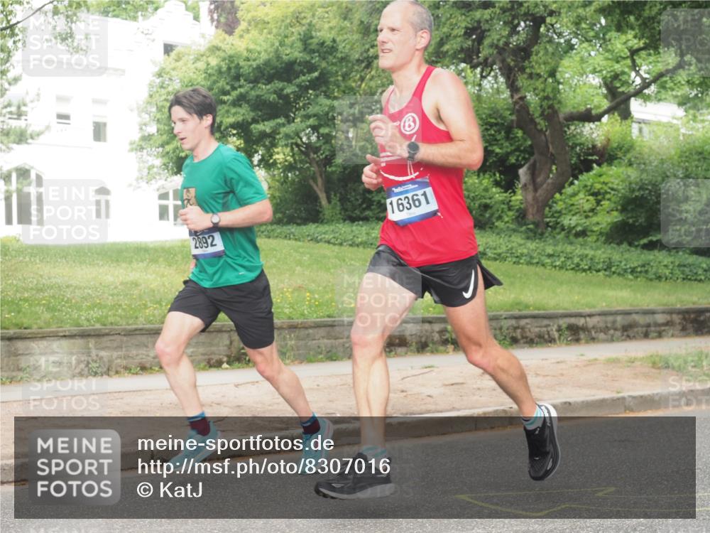 29.06.2025 - hella hamburg halbmarathon KatJ http://msf.ph/oto/8307016 29.06.2025 10:14:41 Zwischen KM18-KM19 2892, 7142, 7855 meine-sportfotos.de
