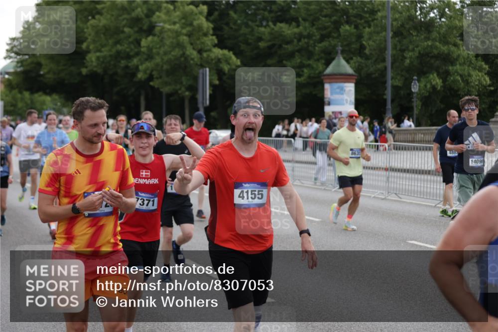 29.06.2025 - hella hamburg halbmarathon Jannik Wohlers http://msf.ph/oto/8307053 29.06.2025 10:38:08 Lombardsbrücke 1721, 1791, 2113, 2151, 2576, 2660, 3010, 3094, 3095, 3216, 3286, 3323, 3635, 3636, 3726, 3777, 3841, 4028, 4139, 4155, 4159, 4259, 4260, 4316, 4883, 5085, 5089, 5155, 5617, 5684, 5735, 5913, 6695, 6696, 6875, 7117, 7148, 7371, 7561, 7692, 8635, 8718, 9004, 9424, 9699, 11635, 11697, 11728, 12075, 12116, 12577, 12677, 13000, 13200, 13823, 14096, 15101, 15644, 16174, 16214, 16708, 17091, 17250, 17333, 17478, 18471, 18709 meine-sportfotos.de
