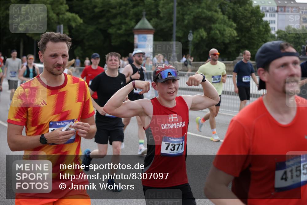 29.06.2025 - hella hamburg halbmarathon Jannik Wohlers http://msf.ph/oto/8307097 29.06.2025 10:38:09 Lombardsbrücke 56, 1721, 1791, 2151, 2576, 2660, 3094, 3095, 3216, 3286, 3323, 3726, 3777, 3841, 4028, 4139, 4155, 4159, 4259, 4260, 4316, 4883, 5085, 5089, 5155, 5617, 5684, 5735, 5913, 6695, 6696, 6875, 7117, 7148, 7371, 7561, 7692, 7849, 8635, 8718, 9004, 9424, 9699, 11635, 11697, 11728, 12075, 12116, 12577, 12677, 13000, 13200, 13823, 14096, 15101, 15644, 16174, 16214, 16708, 17091, 17250, 17333, 17478, 18471, 18709 meine-sportfotos.de